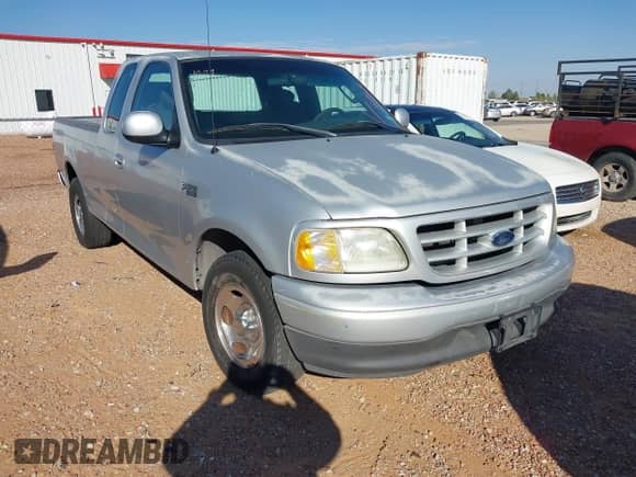 2002 Ford F-150 XL z VIN 1FTRX17212NB91563, wystawiony jako IAAI lot #43418913 z przebiegiem 187 363 mil mil oraz . Historia ofert i sprzedaży dostępna na DreamBid. Obrazek 1.