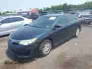 2013 Toyota Camry LE z VIN 4T1BD1FK9DU092389, wystawiony jako IAAI lot #42423524 z przebiegiem 312 006 mil mil oraz . Historia ofert i sprzedaży dostępna na DreamBid. Obrazek 2.