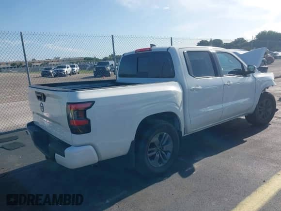 2025 Nissan Frontier Pro-X with VIN 1N6ED1EJXSN648188, listed as a IAAI auction lot 42883636 with 1,379 mi miles and . Bid and sale history available at DreamBid. Image 4.