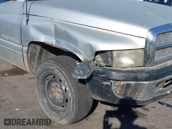 2001 Dodge 2500 z VIN 3B7KC26Z21M558979, wystawiony jako IAAI lot #43294936 z przebiegiem 191 626 mil mil oraz . Historia ofert i sprzedaży dostępna na DreamBid. Obrazek 6.