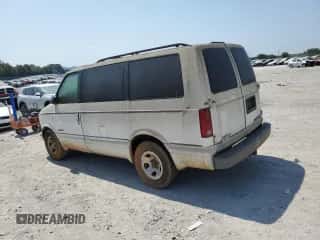 1998 Chevrolet Astro z VIN 1GNDM19W7WB107649, wystawiony jako Copart lot #67507324 z przebiegiem 254 707 mil mil oraz Czysty tytuł • Clean title. Historia ofert i sprzedaży dostępna na DreamBid. Obrazek 2.