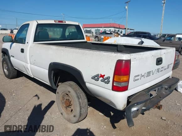 2002 Chevrolet Silverado 2500HD LS z VIN 1GCHK24U52Z233361, wystawiony jako IAAI lot #43434384 z przebiegiem 159 272 mil mil oraz . Historia ofert i sprzedaży dostępna na DreamBid. Obrazek 3.