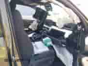 2024 Toyota Tacoma SR5 z VIN 3TMLB5JN8RM007836, wystawiony jako IAAI lot #42443151 z przebiegiem Nie podano mil oraz . Historia ofert i sprzedaży dostępna na DreamBid. Obrazek 5.
