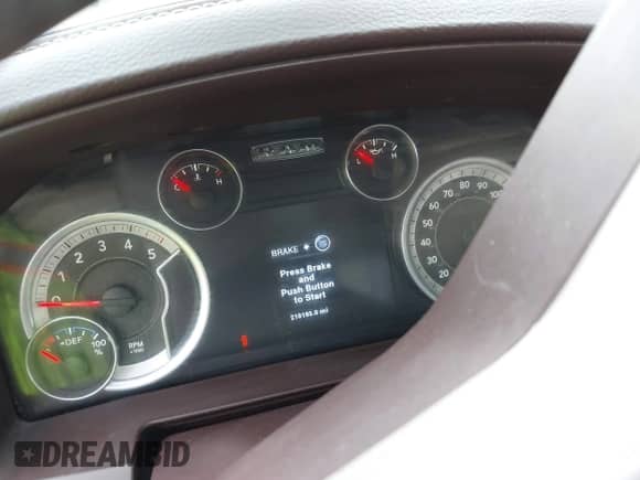 2014 Ram 1500 Laramie z VIN 1C6RR7VM5ES297951, wystawiony jako IAAI lot #42361374 z przebiegiem 210 193 mil mil oraz . Historia ofert i sprzedaży dostępna na DreamBid. Obrazek 7.