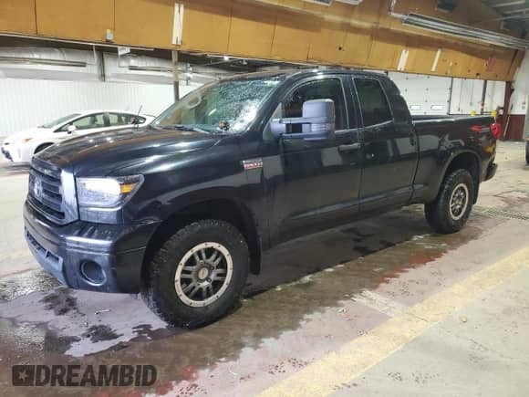 2013 Toyota Tundra с VIN 5TFUY5F1XDX308992, выставлен на аукционе Copart как лот 82241585 с пробегом 171 683 миль миль и Списание • Salvage title. История ставок и продаж доступна на DreamBid. Изображение 1.