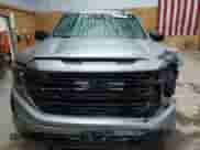 2024 GMC Sierra 1500 Elevation z VIN 1GTRUCED7RZ380049, wystawiony jako Copart lot #63751985 z przebiegiem 12 612 mil mil oraz Czysty tytuł • Clean title. Historia ofert i sprzedaży dostępna na DreamBid. Obrazek 5.