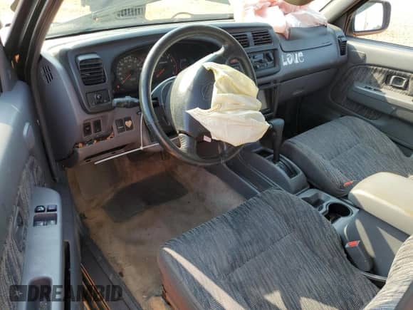 2000 Nissan Frontier XE with VIN 1N6ED26TXYC332543, listed as a Copart auction lot 64014015 with 186,261 mi miles and Salvage title. Bid and sale history available at DreamBid. Image 8.