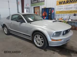 2007 Ford Mustang GT Deluxe z VIN 1ZVHT82H375202613, wystawiony jako IAAI lot #43058424 z przebiegiem 95 443 mil mil oraz . Historia ofert i sprzedaży dostępna na DreamBid. Obrazek 1.
