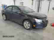 2014 Chevrolet Cruze LS z VIN 1G1PA5SH2E7457864, wystawiony jako Copart lot #85175535 z przebiegiem 140 535 mil mil oraz Szkoda całkowita • Salvage title. Historia ofert i sprzedaży dostępna na DreamBid. Obrazek 4.