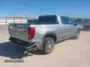 2025 GMC Sierra 1500 SLT z VIN 1GTUUDED8SZ241974, wystawiony jako IAAI lot #43545432 z przebiegiem 26 003 mil mil oraz . Historia ofert i sprzedaży dostępna na DreamBid. Obrazek 4.