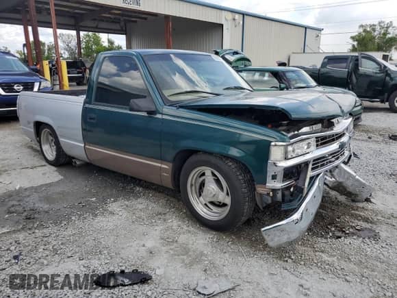1997 Chevrolet Silverado 1500 with VIN 1GCEC14R7VZ219245, listed as a Copart auction lot 60555685 with 135,312 mi miles and Salvage title. Bid and sale history available at DreamBid. Image 4.