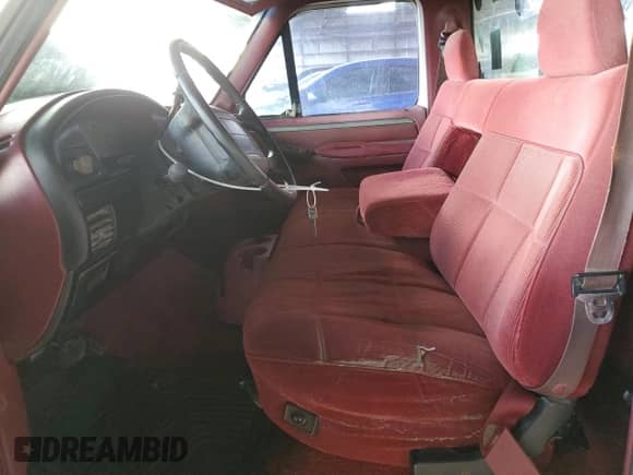 1995 Ford F-150 z VIN 1FTCF15YXSNB31068, wystawiony jako Copart lot #51869245 z przebiegiem Nie podano mil oraz Czysty tytuł • Clean title. Historia ofert i sprzedaży dostępna na DreamBid. Obrazek 7.