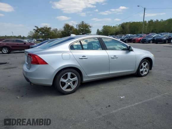 2012 Volvo S60 T5 с VIN YV1622FS0C2110820, выставлен на аукционе Copart как лот 81112215 с пробегом 137 951 миль миль и Списание • Salvage title. История ставок и продаж доступна на DreamBid. Изображение 3.