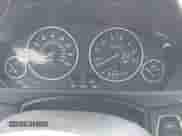 2016 BMW 3 Series 320i xDrive с VIN WBA8A3C51GK689115, выставлен на аукционе IAAI как лот 41933558 с пробегом 69 625 миль миль и . История ставок и продаж доступна на DreamBid. Изображение 7.