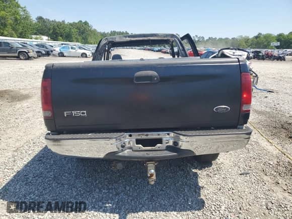 2003 Ford F-150 XL с VIN 2FTRF17W53CA11627, выставлен на аукционе Copart как лот 53781405 с пробегом Не указан миль и Списание • Salvage title. История ставок и продаж доступна на DreamBid. Изображение 6.