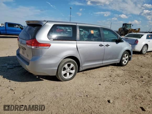 2011 Toyota Sienna с VIN 5TDKA3DC2BS001954, выставлен на аукционе Copart как лот 81678805 с пробегом 239 216 миль миль и Чистый • Clean title. История ставок и продаж доступна на DreamBid. Изображение 3.