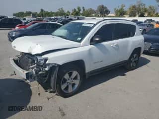 2014 Jeep Compass Sport z VIN 1C4NJCBB9ED587074, wystawiony jako Copart lot #80352105 z przebiegiem 133 609 mil mil oraz Szkoda całkowita • Salvage title. Historia ofert i sprzedaży dostępna na DreamBid. Obrazek 1.