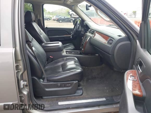 2007 Chevrolet Suburban LTZ with VIN 1GNFK163X7J185794, listed as a IAAI auction lot 42413110 with 129,278 mi miles and . Bid and sale history available at DreamBid. Image 5.