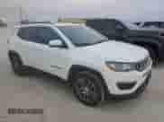 2019 Jeep Compass Altitude z VIN 3C4NJCBBXKT711522, wystawiony jako Copart lot #82715655 z przebiegiem 128 723 mil mil oraz Czysty tytuł • Clean title. Historia ofert i sprzedaży dostępna na DreamBid. Obrazek 4.