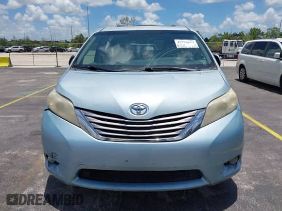 2015 Toyota Sienna XLE with VIN 5TDYK3DC3FS537633, listed as a IAAI auction lot 42534653 with 250,730 mi miles and . Bid and sale history available at DreamBid. Image 12.