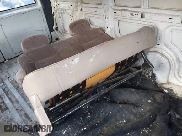 2002 Chevrolet Astro Cargo z VIN 1GCDM19X52B148289, wystawiony jako IAAI lot #41975772 z przebiegiem Nie podano mil oraz . Historia ofert i sprzedaży dostępna na DreamBid. Obrazek 8.