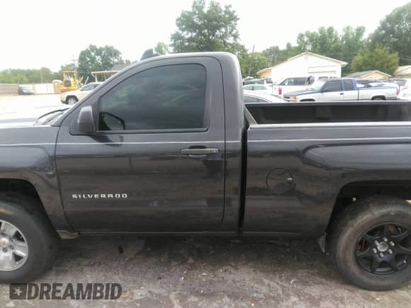 2015 Chevrolet Silverado 1500 LS z VIN 1GCNCPEH3FZ371727, wystawiony jako IAAI lot #42842793 z przebiegiem 148 157 mil mil oraz . Historia ofert i sprzedaży dostępna na DreamBid. Obrazek 14.