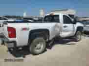 2007 Chevrolet Silverado 2500HD 1LT z VIN 1GCHK24667E575899, wystawiony jako Copart lot #65538014 z przebiegiem 296 144 mil mil oraz Szkoda całkowita • Salvage title. Historia ofert i sprzedaży dostępna na DreamBid. Obrazek 3.