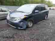 2017 Toyota Sienna XLE Auto Access Seat z VIN 5TDYZ3DC9HS797338, wystawiony jako IAAI lot #42994640 z przebiegiem 49 491 mil mil oraz . Historia ofert i sprzedaży dostępna na DreamBid. Obrazek 17.