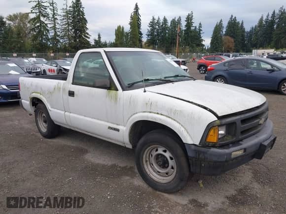 1994 Chevrolet S-10 with VIN 1GCCS1446R8200017, listed as a IAAI auction lot 43430382 with 151,542 mi miles and . Bid and sale history available at DreamBid. Image 1.