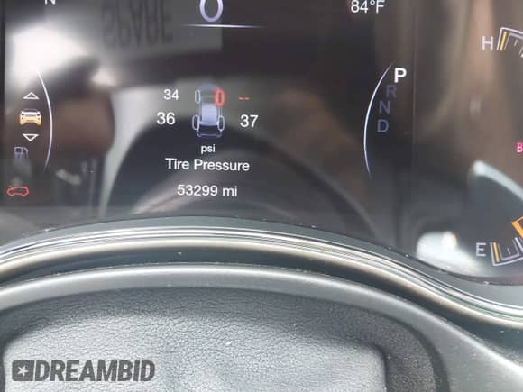 2017 Jeep Grand Cherokee Altitude z VIN 1C4RJEAG9HC757292, wystawiony jako IAAI lot #42390036 z przebiegiem 53 299 mil mil oraz . Historia ofert i sprzedaży dostępna na DreamBid. Obrazek 16.