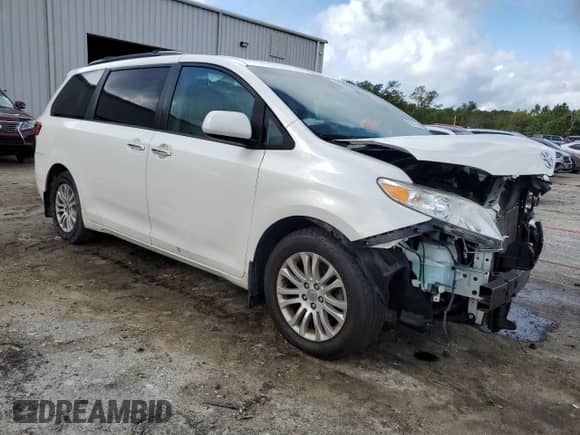 2017 Toyota Sienna XLE with VIN 5TDYZ3DC3HS874558, listed as a Copart auction lot 85587175 with 105,771 mi miles and Salvage title. Bid and sale history available at DreamBid. Image 4.