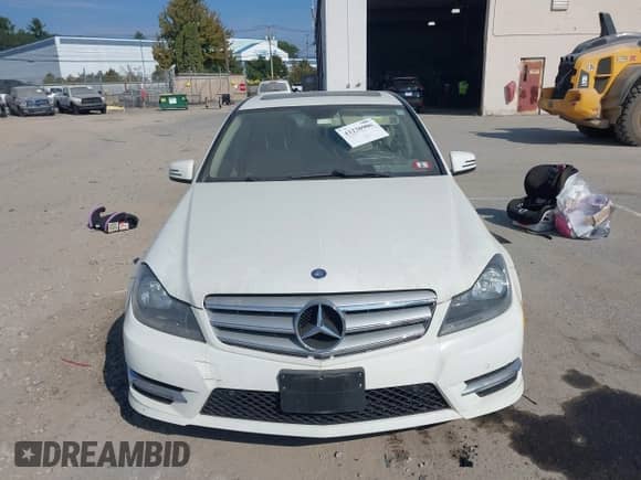 2012 Mercedes-Benz C 300 Sport с VIN WDDGF8BB2CA648843, выставлен на аукционе IAAI как лот 43238906 с пробегом 157 941 миль миль и . История ставок и продаж доступна на DreamBid. Изображение 11.