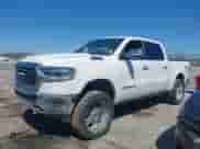 2019 Ram 1500 Longhorn с VIN 1C6SRFKT3KN595190, выставлен на аукционе IAAI как лот 38897906 с пробегом 49 588 миль миль и . История ставок и продаж доступна на DreamBid. Изображение 2.