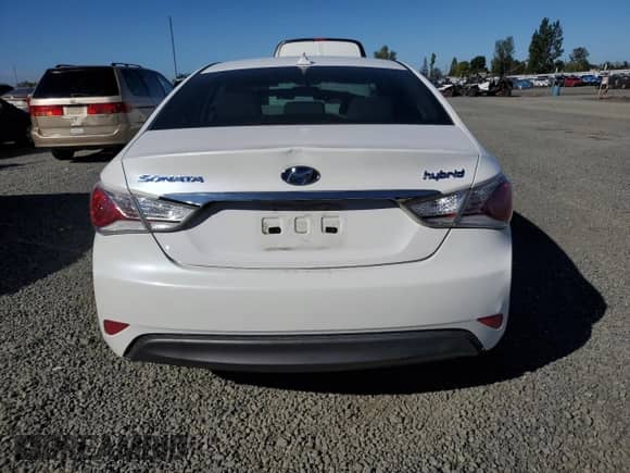 2014 Hyundai Sonata с VIN KMHEC4A49EA116705, выставлен на аукционе Copart как лот 80913035 с пробегом 137 227 миль миль и Списание • Salvage title. История ставок и продаж доступна на DreamBid. Изображение 6.
