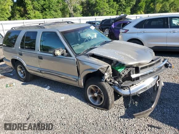 2000 Chevrolet Blazer LS z VIN 1GNCS13W7Y2376702, wystawiony jako Copart lot #52489605 z przebiegiem 137 692 mil mil oraz Szkoda całkowita • Salvage title. Historia ofert i sprzedaży dostępna na DreamBid. Obrazek 4.