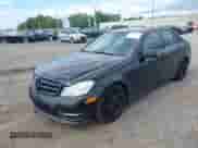 2012 Mercedes-Benz C 300 Sport с VIN WDDGF8BB9CR204585, выставлен на аукционе IAAI как лот 43081662 с пробегом 201 123 миль миль и . История ставок и продаж доступна на DreamBid. Изображение 2.