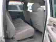 2005 Chevrolet Suburban Z71 z VIN 3GNFK16Z85G107579, wystawiony jako IAAI lot #43218642 z przebiegiem 250 230 mil mil oraz . Historia ofert i sprzedaży dostępna na DreamBid. Obrazek 8.