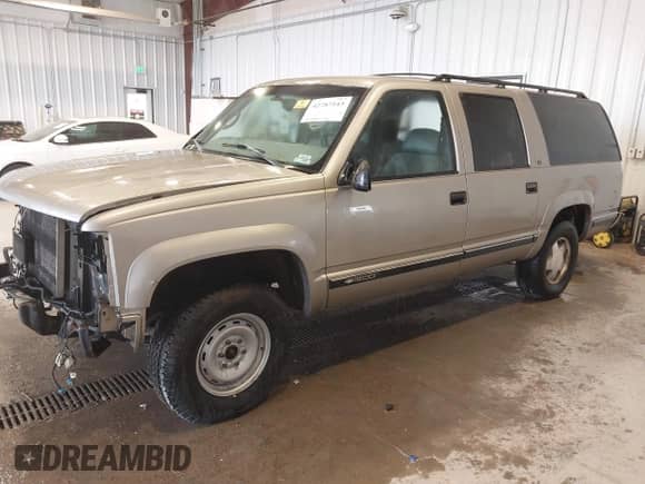 1999 Chevrolet Suburban с VIN 3GNFK16R1XG121133, выставлен на аукционе IAAI как лот 42787543 с пробегом 328 924 миль миль и . История ставок и продаж доступна на DreamBid. Изображение 2.