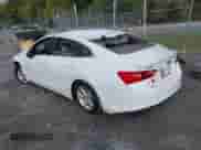 2018 Chevrolet Malibu LS z VIN 1G1ZB5ST7JF277595, wystawiony jako IAAI lot #43289380 z przebiegiem 62 729 mil mil oraz . Historia ofert i sprzedaży dostępna na DreamBid. Obrazek 3.