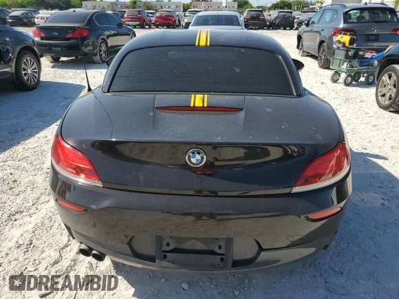 2015 BMW Z4 sDrive28i с VIN WBALL5C58FP557714, выставлен на аукционе Copart как лот 56955565 с пробегом 107 962 миль миль и Списание • Salvage title. История ставок и продаж доступна на DreamBid. Изображение 6.