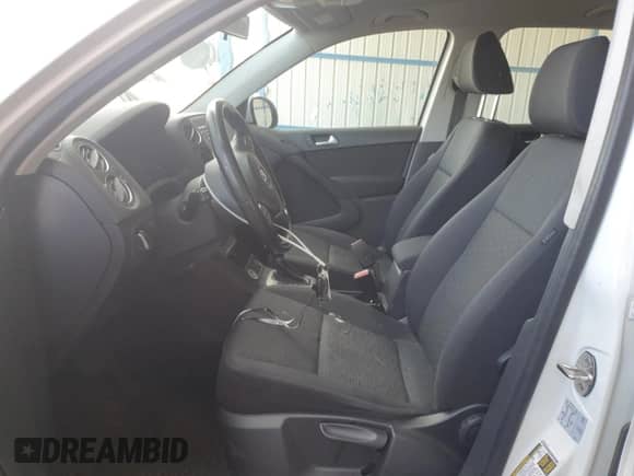 2017 Volkswagen Tiguan S с VIN WVGBV7AX8HK043575, выставлен на аукционе Copart как лот 80697335 с пробегом 71 281 миль миль и Списание • Salvage title. История ставок и продаж доступна на DreamBid. Изображение 7.