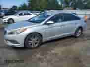 2015 Hyundai Sonata SE с VIN 5NPE24AF9FH177104, выставлен на аукционе Copart как лот 81888245 с пробегом 147 730 миль миль и Списание • Salvage title. История ставок и продаж доступна на DreamBid. Изображение 1.