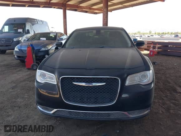 2015 Chrysler 300 Limited z VIN 2C3CCAAG1FH921528, wystawiony jako IAAI lot #43495261 z przebiegiem 83 124 mil mil oraz . Historia ofert i sprzedaży dostępna na DreamBid. Obrazek 12.