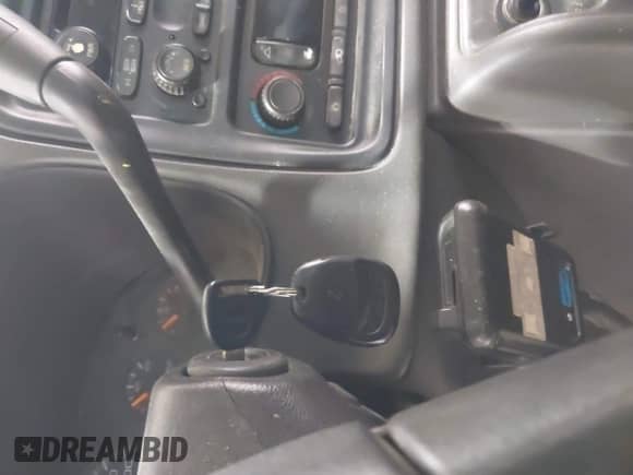 2007 Chevrolet Silverado 1500HD LS z VIN 1GCGK13U97F102188, wystawiony jako IAAI lot #42447177 z przebiegiem 260 613 mil mil oraz . Historia ofert i sprzedaży dostępna na DreamBid. Obrazek 11.