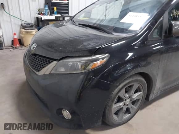 2017 Toyota Sienna SE z VIN 5TDXZ3DC5HS897285, wystawiony jako IAAI lot #41448535 z przebiegiem 125 546 mil mil oraz . Historia ofert i sprzedaży dostępna na DreamBid. Obrazek 6.