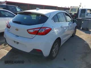 2018 Chevrolet Cruze LT z VIN 3G1BE6SM6JS610372, wystawiony jako IAAI lot #43397082 z przebiegiem 154 156 mil mil oraz . Historia ofert i sprzedaży dostępna na DreamBid. Obrazek 4.