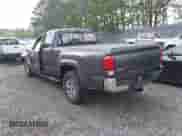 2018 Toyota Tacoma SR5 z VIN 5TFSZ5AN8JX150016, wystawiony jako IAAI lot #42427452 z przebiegiem 22 374 mil mil oraz . Historia ofert i sprzedaży dostępna na DreamBid. Obrazek 3.