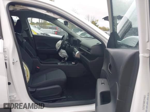 2025 Hyundai Kona SE with VIN KM8HACAB0SU301571, listed as a IAAI auction lot 43377717 with 5,761 mi miles and . Bid and sale history available at DreamBid. Image 5.