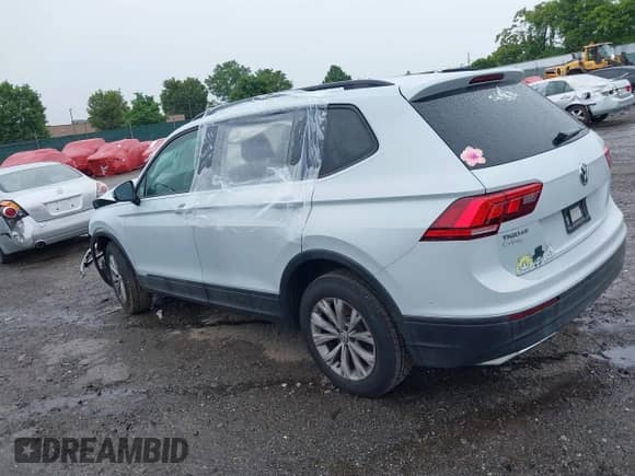 2019 Volkswagen Tiguan S с VIN 3VV0B7AX7KM031438, выставлен на аукционе IAAI как лот 42367337 с пробегом Не указан миль и . История ставок и продаж доступна на DreamBid. Изображение 3.