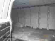 2018 Chevrolet Express Cargo z VIN 1GCWGBFG4J1326904, wystawiony jako IAAI lot #41969074 z przebiegiem 74 710 mil mil oraz . Historia ofert i sprzedaży dostępna na DreamBid. Obrazek 8.